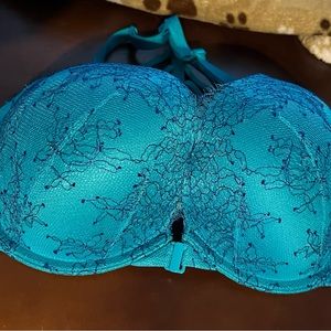 Victoria Secrets 34DD very sexy push up bra